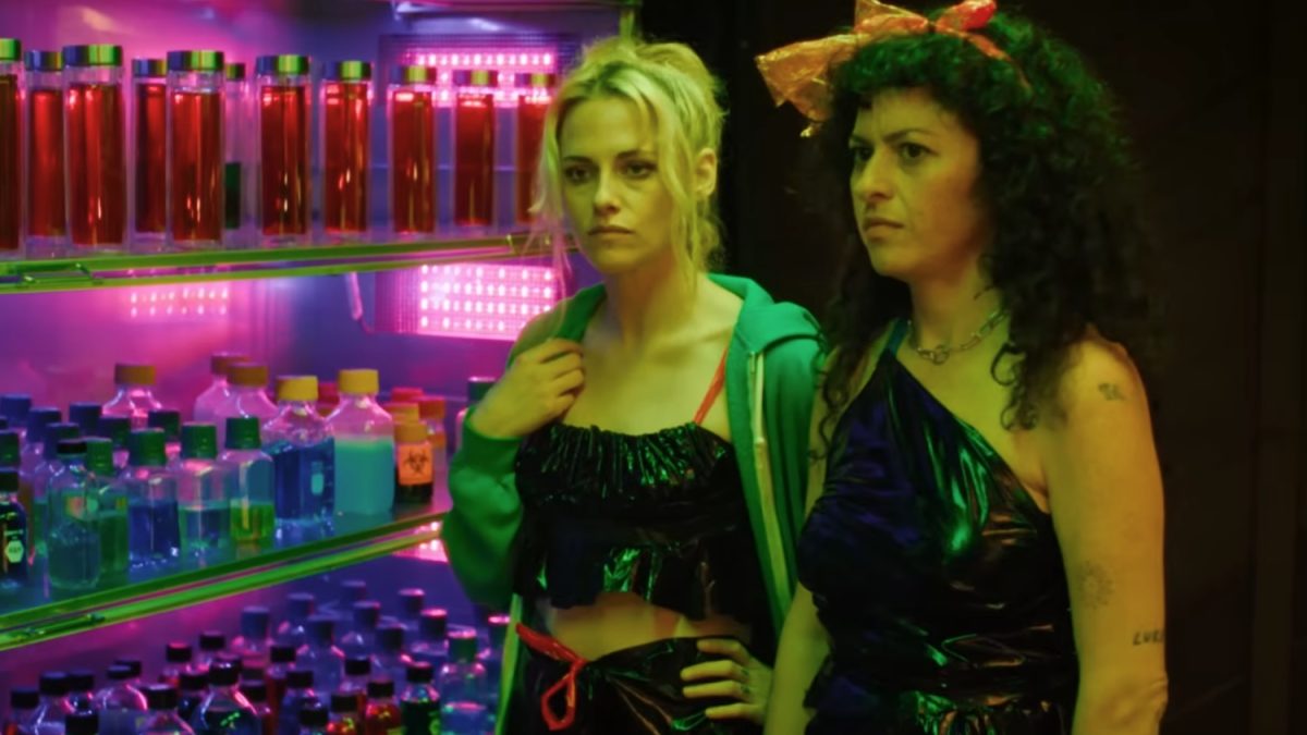 Kristen Stewart and Alia Shawkat Shine in Stoner Comedy ‘The Wrong Girls’